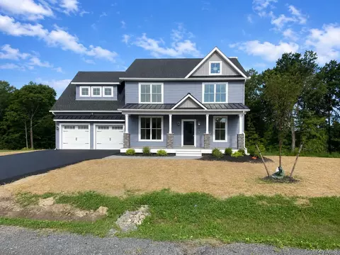 71 Lotus Dr, Wawayanda, NY 10973