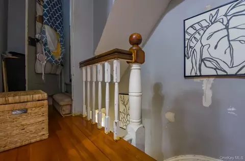 Entry Way - 524 Simpson Pl, Peekskill, NY 10566 photo 7 of 9