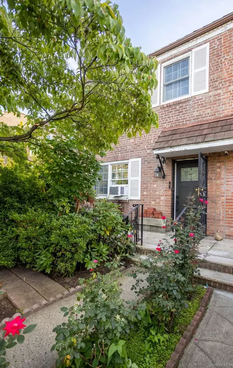 70-24 Utopia Pkwy, New York, NY 11365