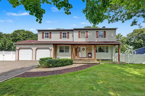 7 David Dr, Selden, NY 11784