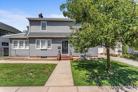1068 Highland Pl, Woodmere, NY 11598