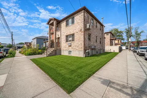 17841 Anderson Rd, Rochdale Village, NY 11434