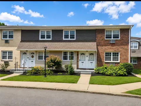 5218 Wilshire Ln #5218, Oakdale, NY 11769