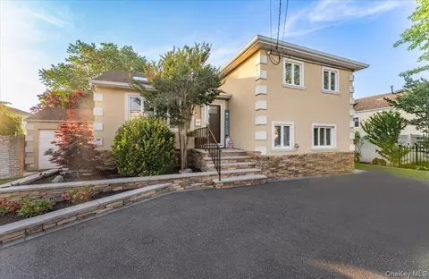 4 Brafmans Rd, Inwood, NY 11096