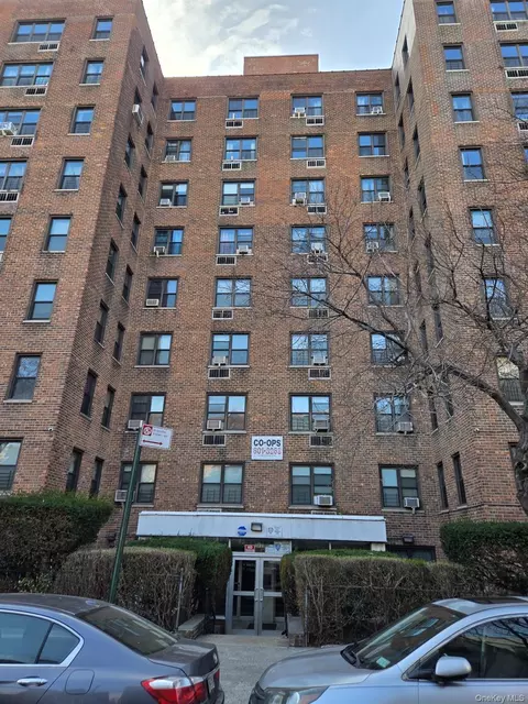 2835 Webb Ave #8B, New York, NY 10468