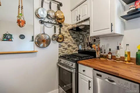 Kitchen - 64 Fairharbor #64, Patchogue, NY 11772 photo 3 of 3