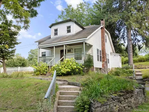 1 Jackman St, Lloyd, NY 12528