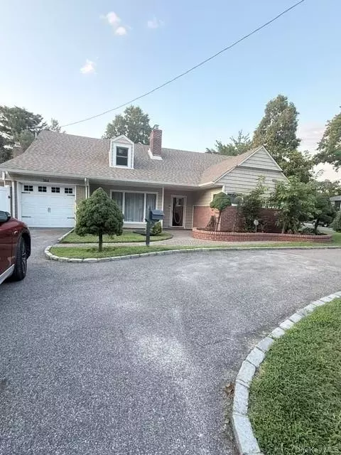 164 E Rockaway Rd, Hewlett, NY 11557