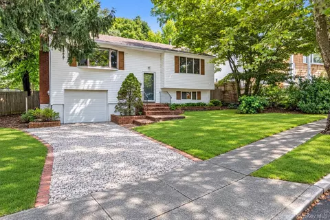 34 Penny Dr, Huntington Station, NY 11746