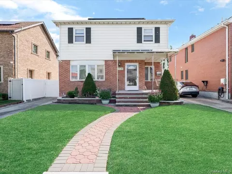 7307 185th St, New York, NY 11366