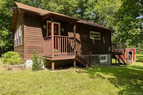 710 Pumpkin Ln, Clinton, NY 12514