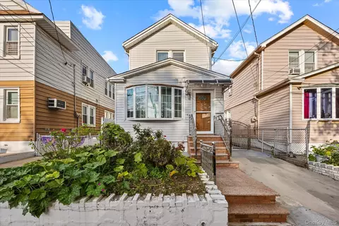 10723 86th St, New York, NY 11417