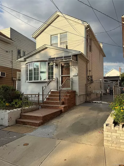 10723 86th St, New York, NY 11417