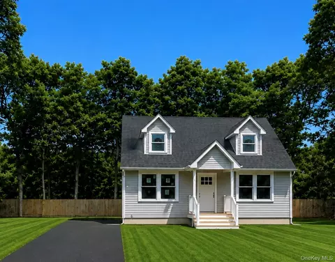 66 W Rugby Dr, Shirley, NY 11967