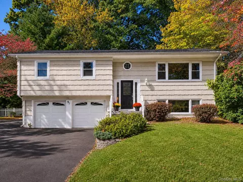97 Grandview Ave, Clarkstown, NY 10954