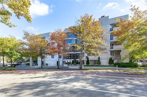 100 Great Neck Rd #1A, North Hempstead, NY 11021