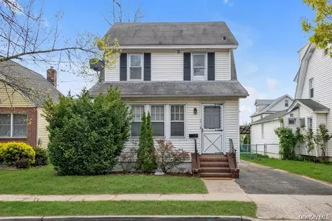 25 N 12th St, North Hempstead, NY 11040