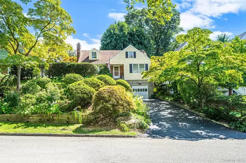 93 Avenue C, North Hempstead, NY 11050