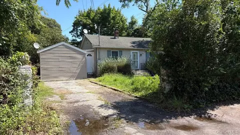 448 Revilo Ave, Shirley, NY 11967