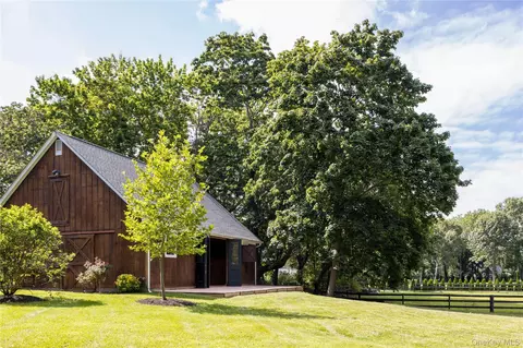 184 Phillips Ln, Riverhead, NY 11901