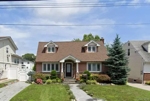 1421 Meadowbrook Rd, Merrick, NY 11566