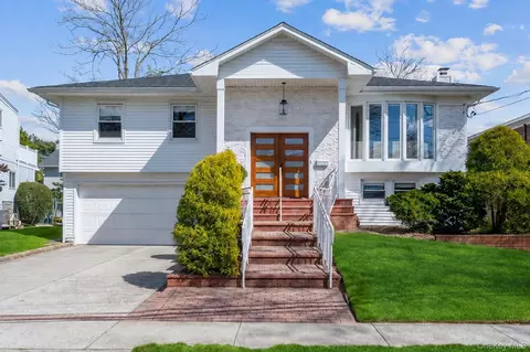1114 Fordham Ln, Woodmere, NY 11598