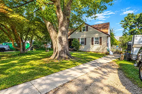 3698 Horseblock Rd, Medford, NY 11763