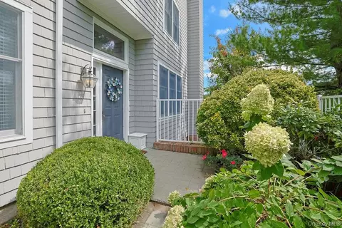 29 Country Club Ln, Mount Pleasant, NY 10570