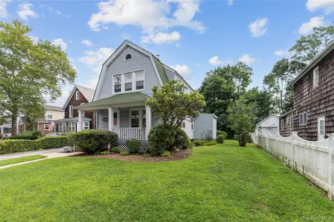 48 Saint Marks Pl, North Hempstead, NY 11577