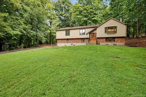 5 Trolley Rd, Cortlandt, NY 10567
