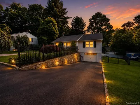 3 School St, Cortlandt, NY 10567
