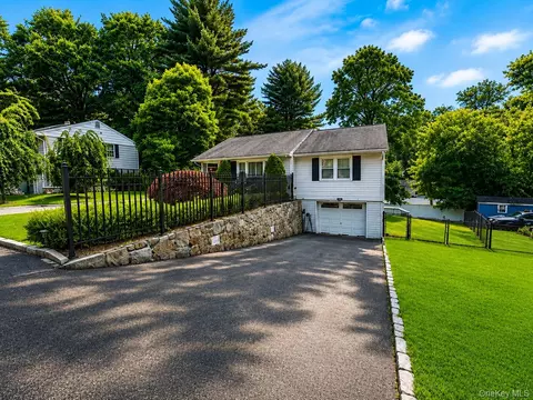 3 School St, Cortlandt, NY 10567