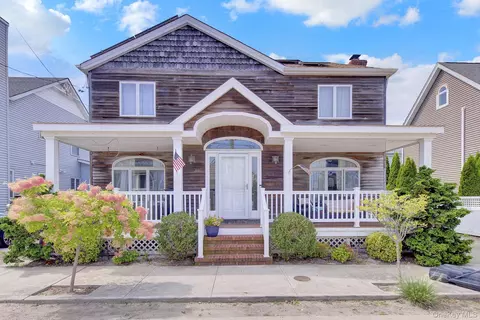 63 Cedarhurst Ave, Point Lookout, NY 11569