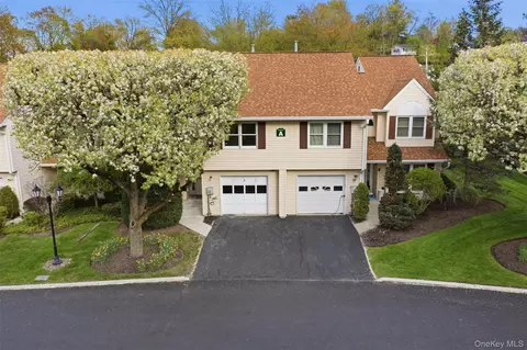 4 Trevor Lake Dr, Clarkstown, NY 10920