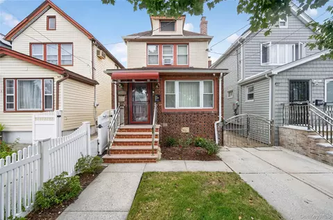 8985 219th St, New York, NY 11427