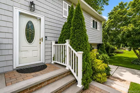505 Hawkins Rd, Selden, NY 11784