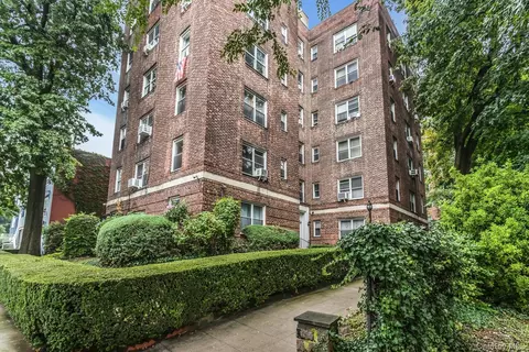 2600 Henry Hudson Pkwy E #1D, New York, NY 10463