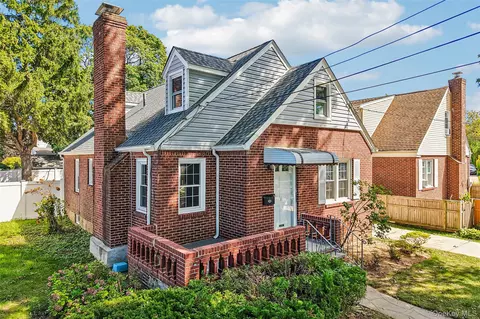 70 Paul Ave, North Hempstead, NY 11040