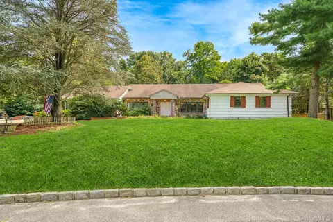 4 Rose Ct, Centereach, NY 11720