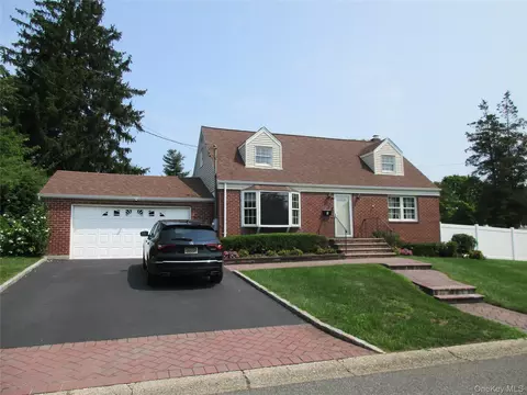 1 Clare Dr, East Northport, NY 11731