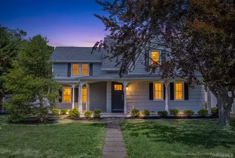 511 Montauk Hwy, East Moriches, NY 11940