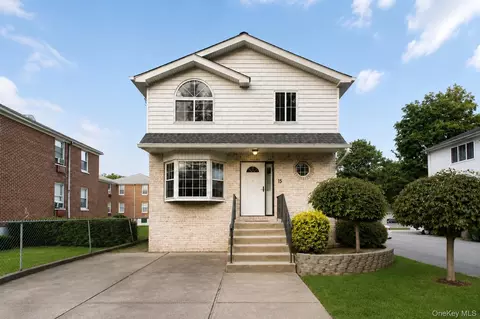 15 Rachel Ct, Staten Island, NY 10310