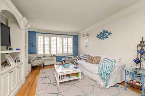 1 E Broadway #6A, Long Beach, NY 11561