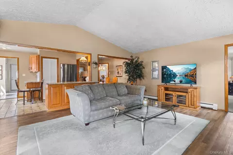 42 Stewart Ave, Bethpage, NY 11714