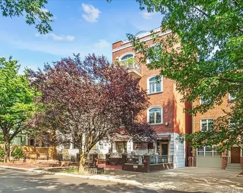 2569 38th St #1R, Astoria, NY 11103