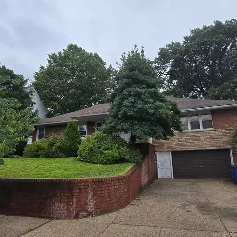 13843 229th St, New York, NY 11413