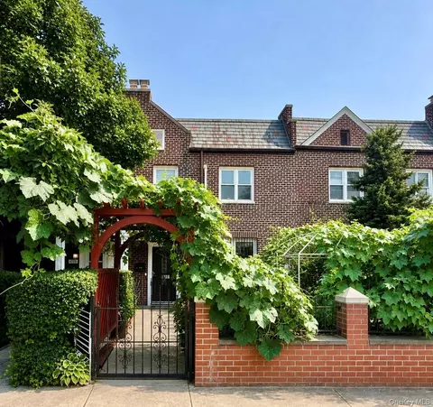 67-30 Harrow St, New York, NY 11375