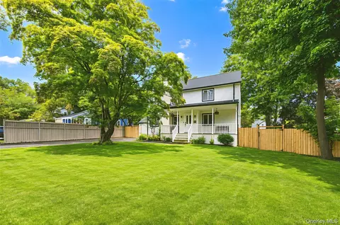 35 Grandview Ave, Clarkstown, NY 10954