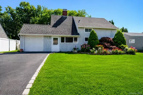 162 Twin Ln N, Wantagh, NY 11793