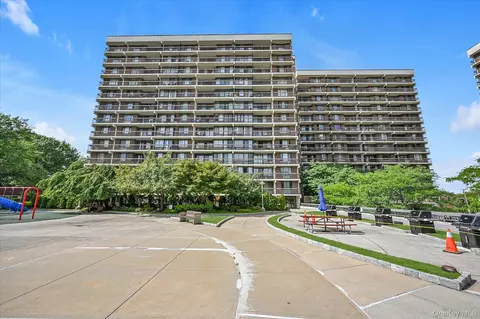 15038 Union Tpke #8C, New York, NY 11367